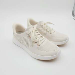 Kizik Unisex Lima Sneaker in White Creme, sz 7.5